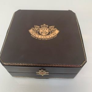 Juicy couture gold chain necklace.